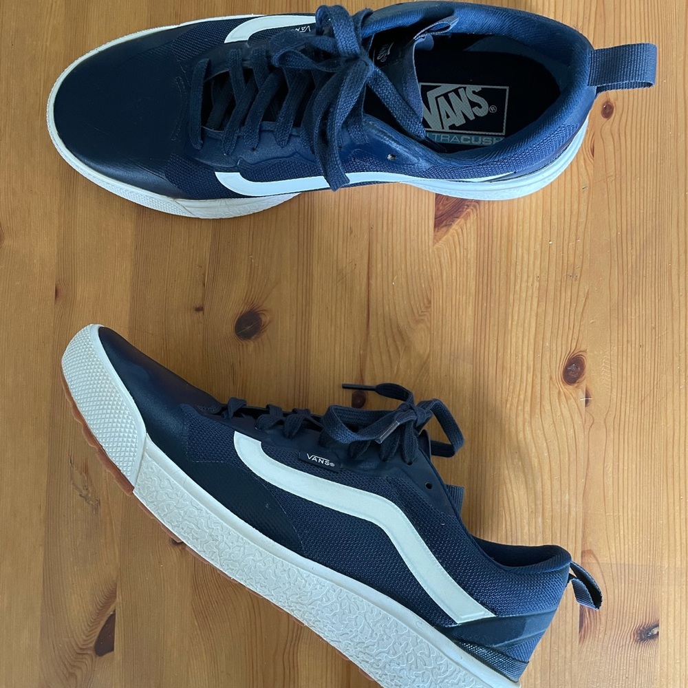 navy blue Ultrarange Vans